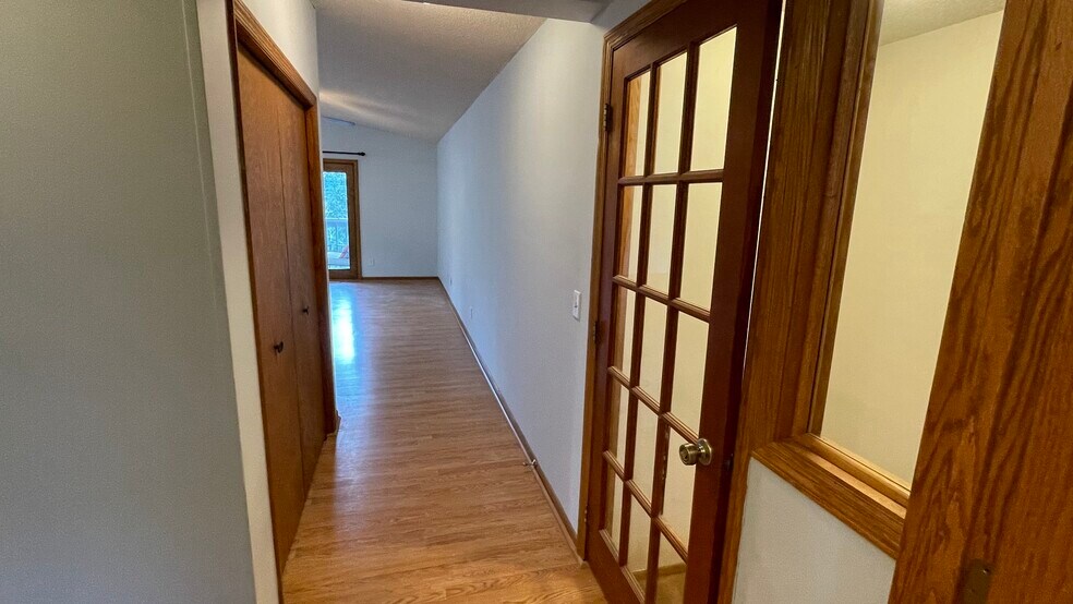 Building Photo - 5330 Highpointe Dr