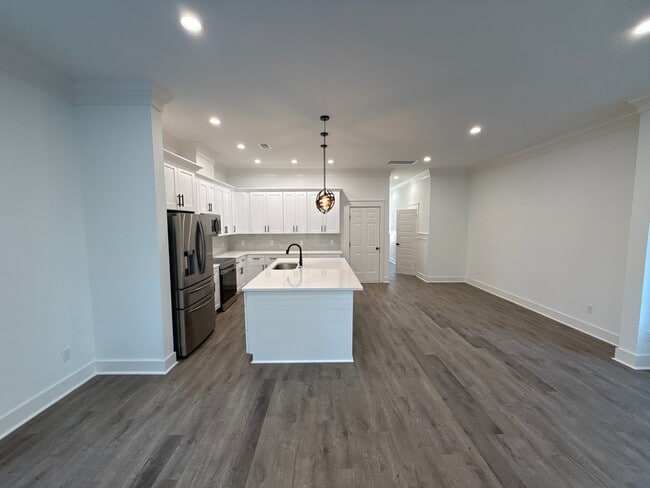 Building Photo - 2018 Riverview Ave