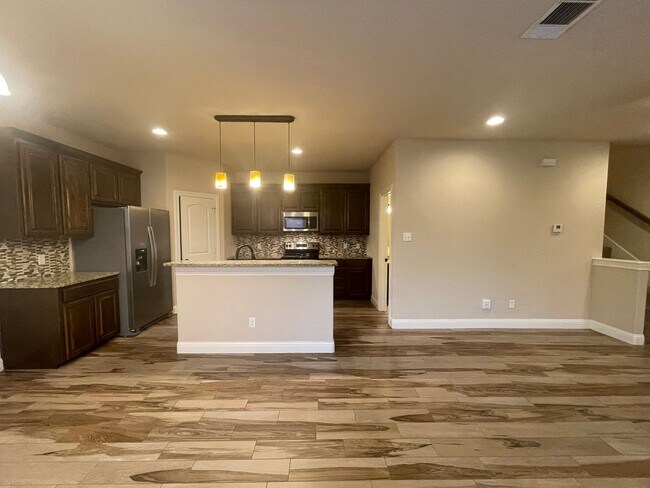 Building Photo - 3/2.5 Townhome w/ STUNNING Open Floor Plan~ Stainless Steel Appliances*Custom Granite Counter top...