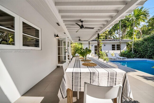 Building Photo - 1010 Placetas Ave