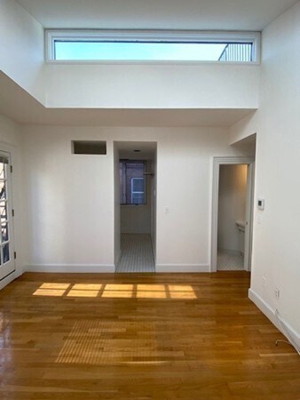 Building Photo - 58 Temple St