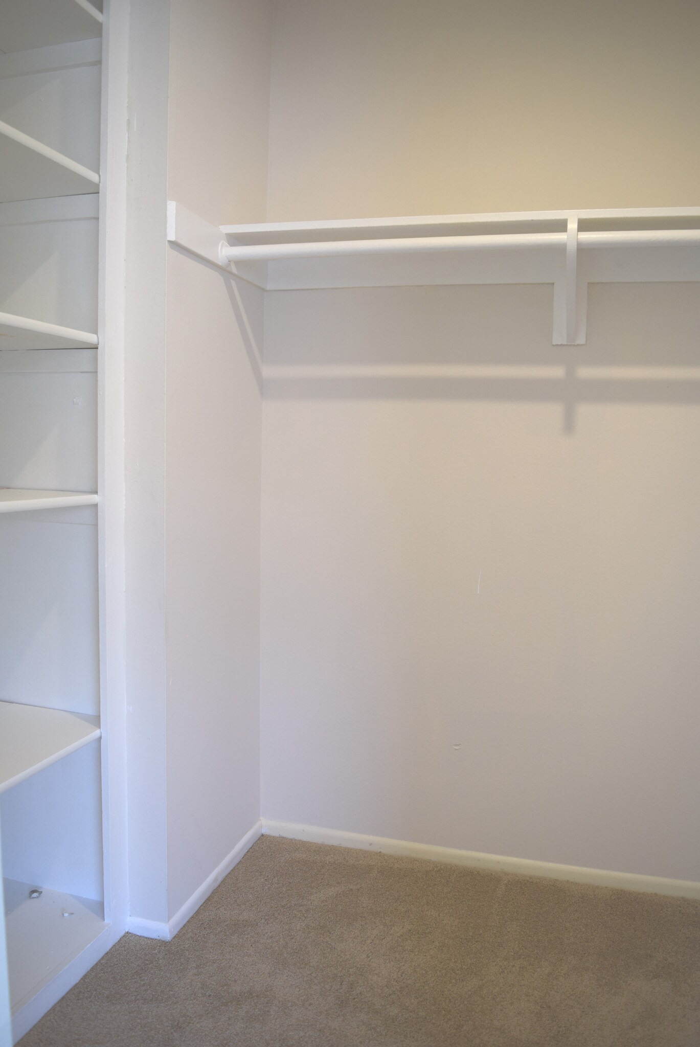 MASTER WALK-IN - 16042 Waikiki Ln