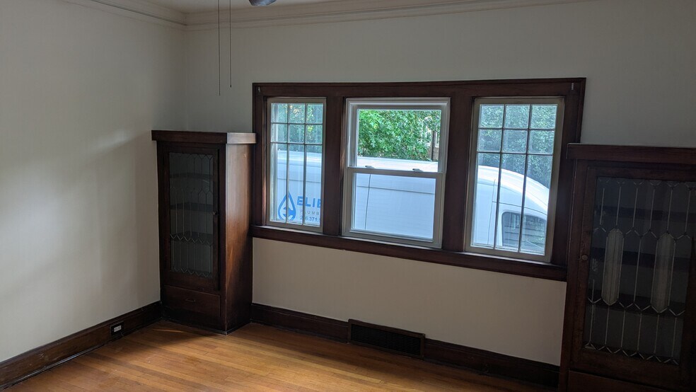Building Photo - 2438 Woodmere Dr