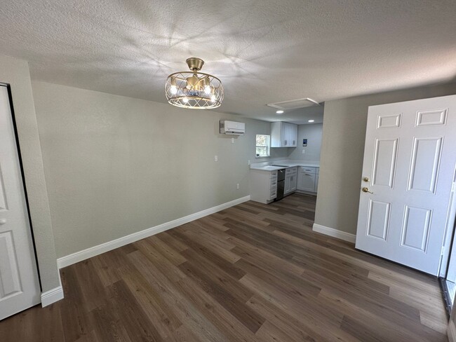 Primary Photo - Newly remodel Beautiful Studio apartment w...