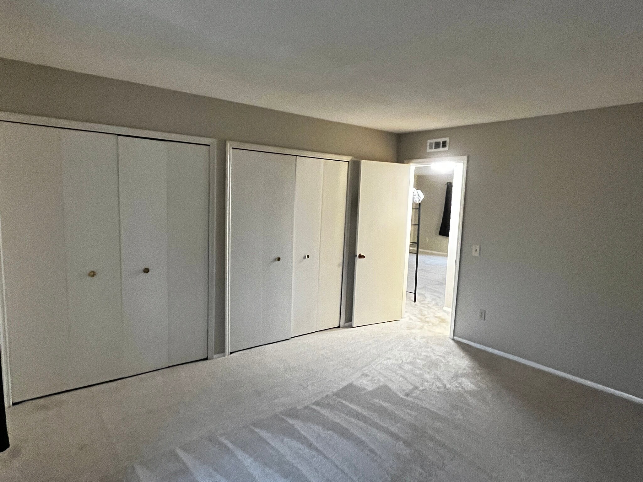 Building Photo - 652 Olde Towne Ave