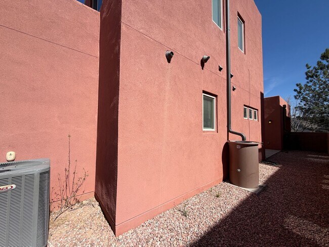 Building Photo - 3 Bedroom Town Home Near Rio Bravo Blvd SE & University Blvd SE In Mesa Del Sol!