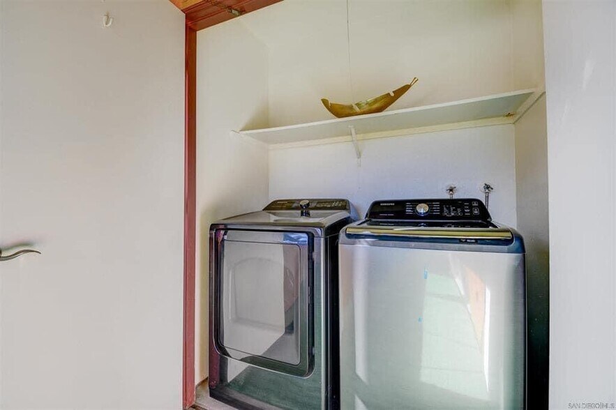 Building Photo - 526 Calle Montecito
