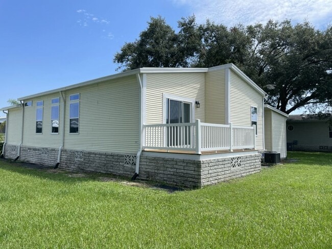 Building Photo - 34882 Blue Starling St