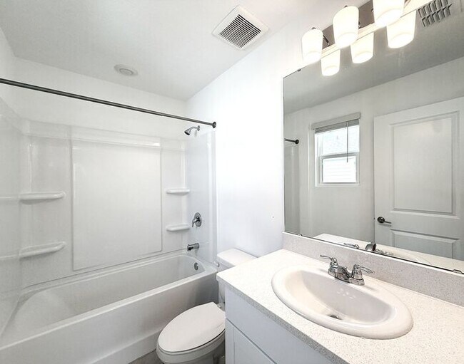 Building Photo - Westview End Unit Townhome