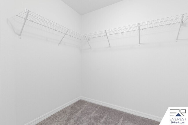 Building Photo - 4 Butternut Dr