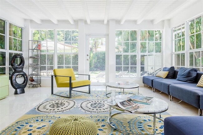 Building Photo - 5835 La Gorce Dr