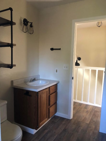 Building Photo - 204 E Hinckley St