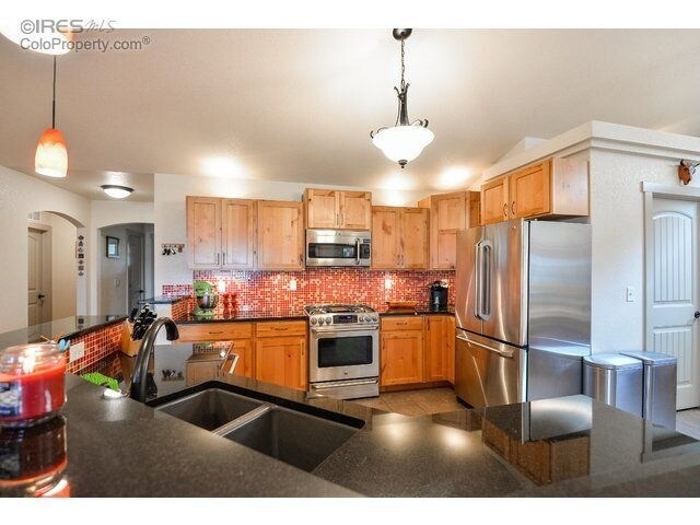 Building Photo - 2427 Maple Hill Dr