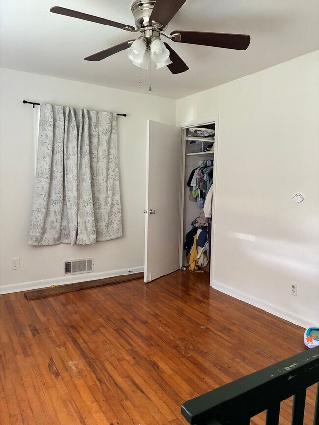 Building Photo - 3 bedroom 2 bathroom near St. Mary's Hospital