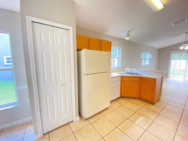 Building Photo - View this home today and Move in July 3rd!...