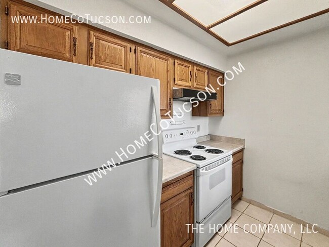 Building Photo - 5750 N Camino Esplendora