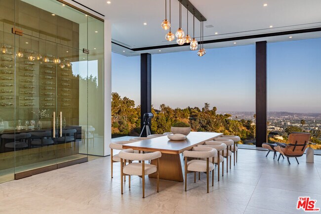 Building Photo - 9364 Beverlycrest Dr