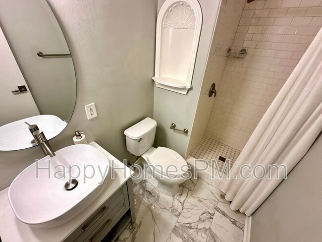 Building Photo - 1208 Village Creek Ln