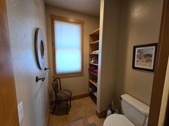 Building Photo - For Rent: Luxury Furnished Riverside Townhome *All Utilities Included*