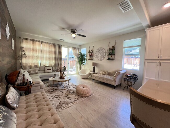 Building Photo - Beautiful 2 story home located in gated community of Wallis Ranch Dublin