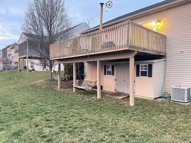 Building Photo - Beautiful 3 bedroom 2 bathroom Rancher in Great Manheim Location!