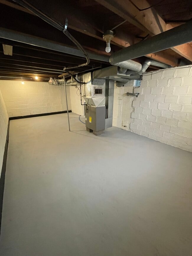 Building Photo - 401 N Polk St