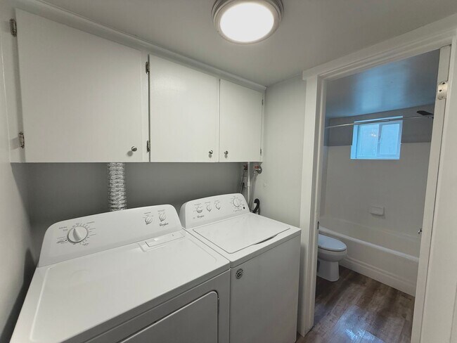 Building Photo - 1 Bedroom Apartment Available February 1st