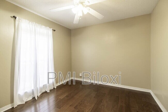 Building Photo - 776 Whitney Dr