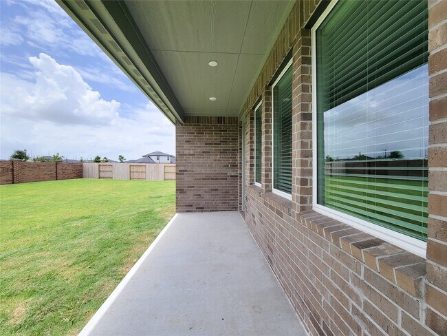 Building Photo - 21627 Royal Jett Dr