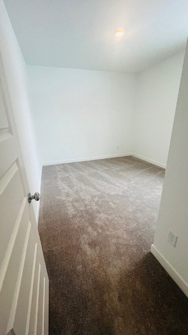 Building Photo - "Charming 3-Bedroom Home with 2 Full Baths in Picturesque Danville – 1,673 Sq Ft of Comfort Awaits!"