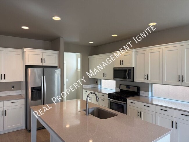 Building Photo - 3751 SW Coyote Ln