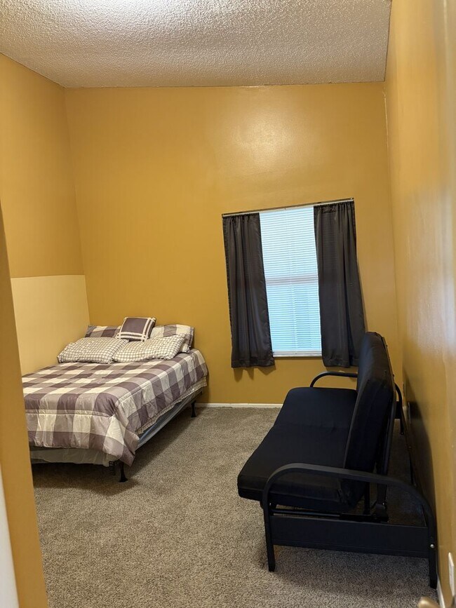 Building Photo - Orlando - 2 Bedroom, 2 Bathroom - $1,695.00
