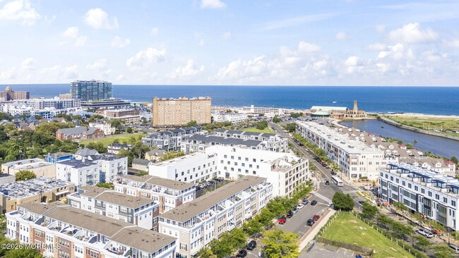 Building Photo - 601 Heck St