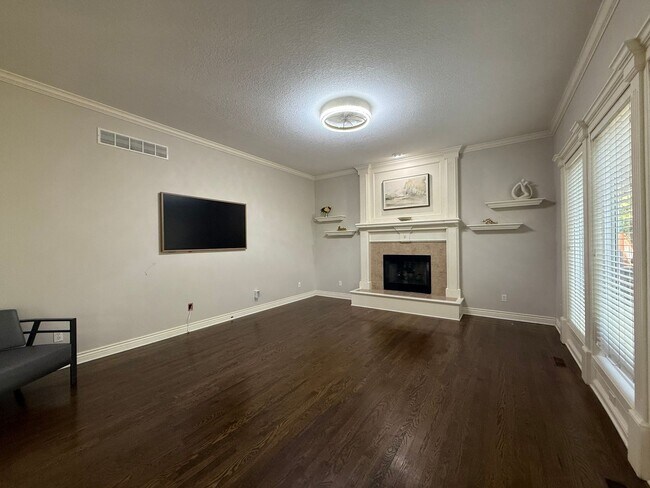 Building Photo - 13817 Hauser St