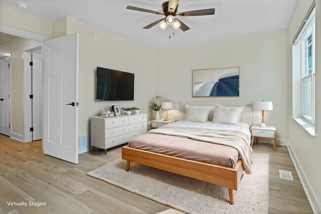 Building Photo - 3 Bed / 2.5 Bath Townhome w/Deck, Walkout Finished Basement, 9' Ceilings, Quartz Tops, Stainless ...