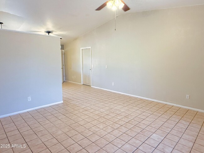 Building Photo - 716 W Nopal Pl