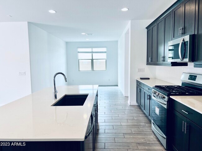 Building Photo - 1659 W Paseo Way