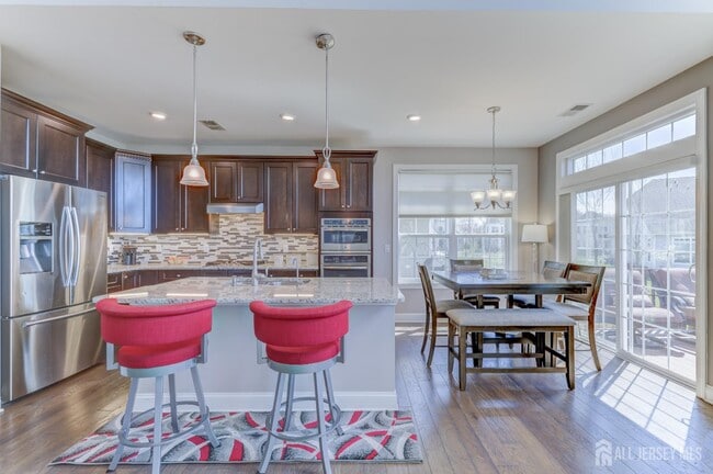 Building Photo - 6 Michelangelo Dr