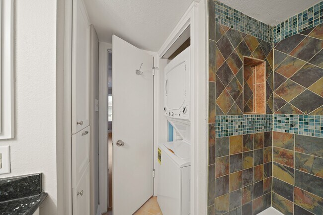 Building Photo - 845 Augusta Dr