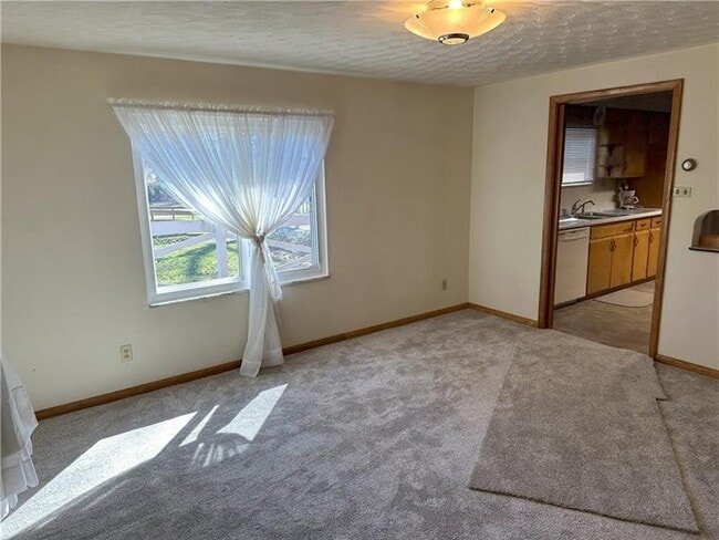 Building Photo - 728 N Pike Rd