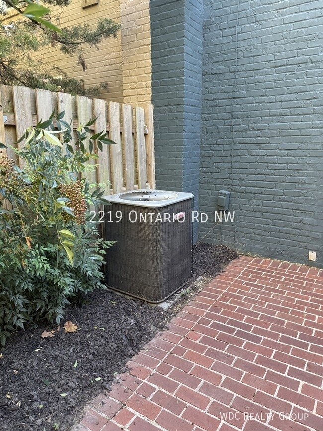Building Photo - 2219 Ontario Rd NW