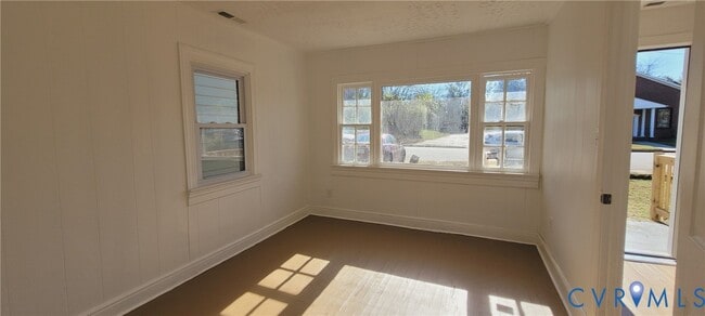 Building Photo - 315 St Mark St