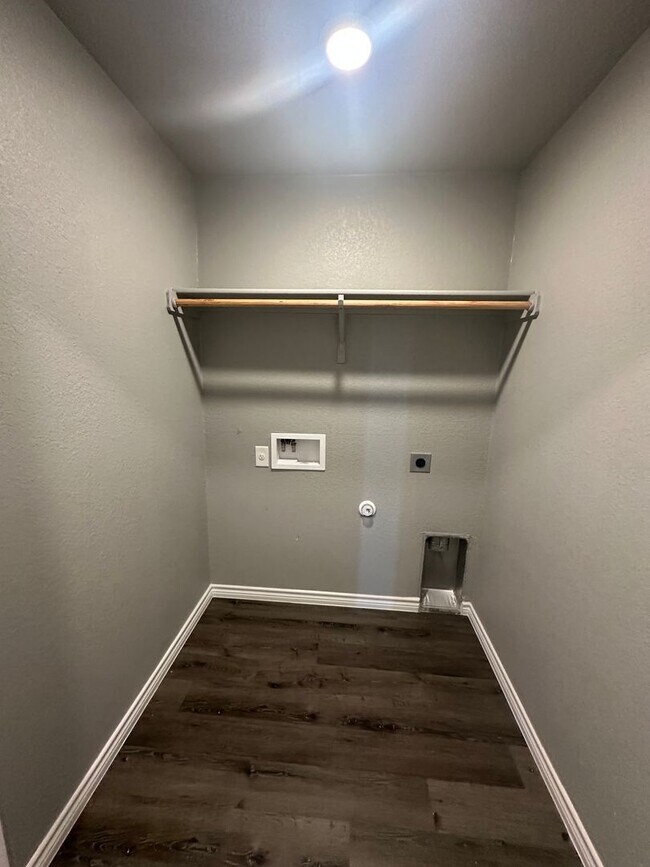 Building Photo - 3Bed/2Bath