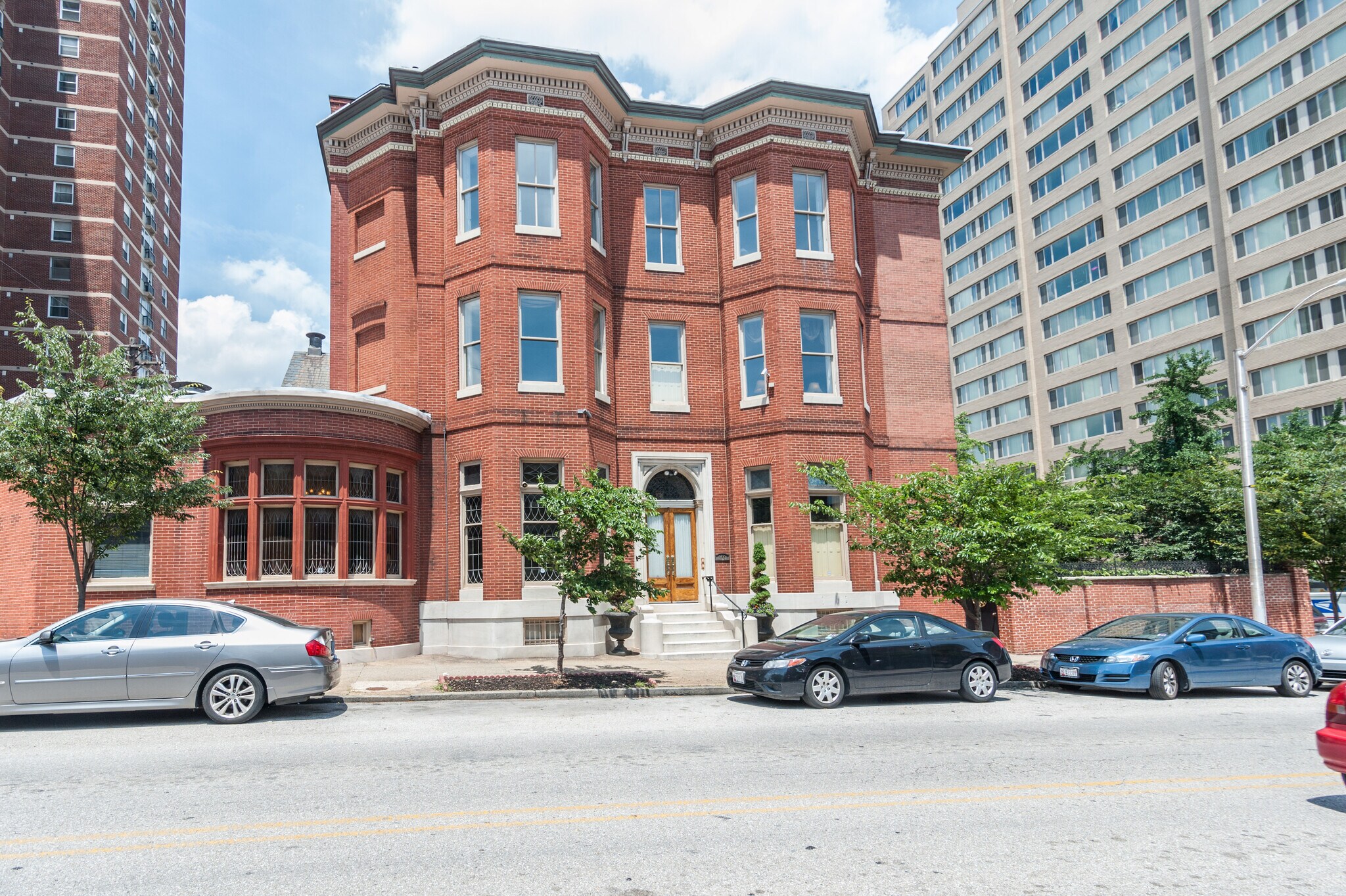 Building Photo - 106 E Chase St