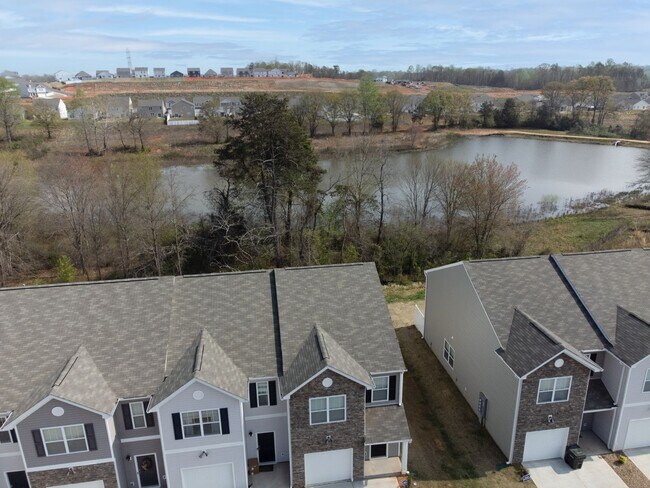 Building Photo - 3 Bed 2.5 Bath Townhome, END UNIT WITH PRIVATE BACKYARD! PRICE REDUCTION!