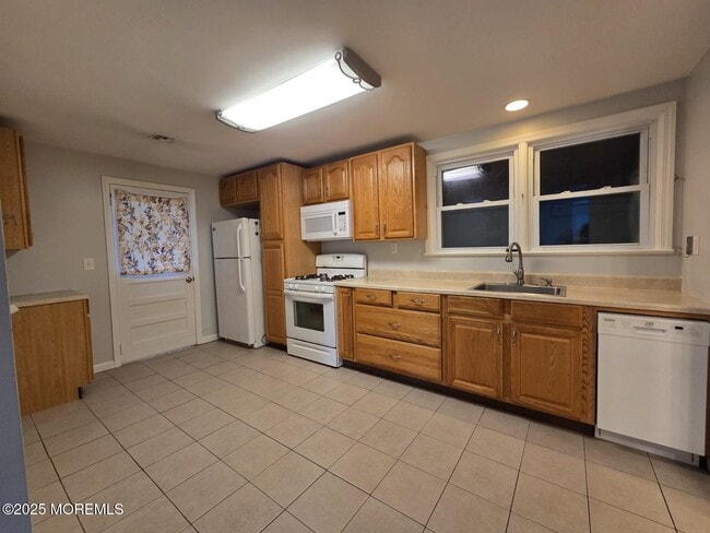 Building Photo - 219 Dock St