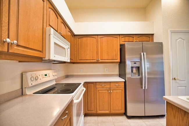 Building Photo - Annual Unfurnished Villa, 2 Bedrooms, 2 Ba...