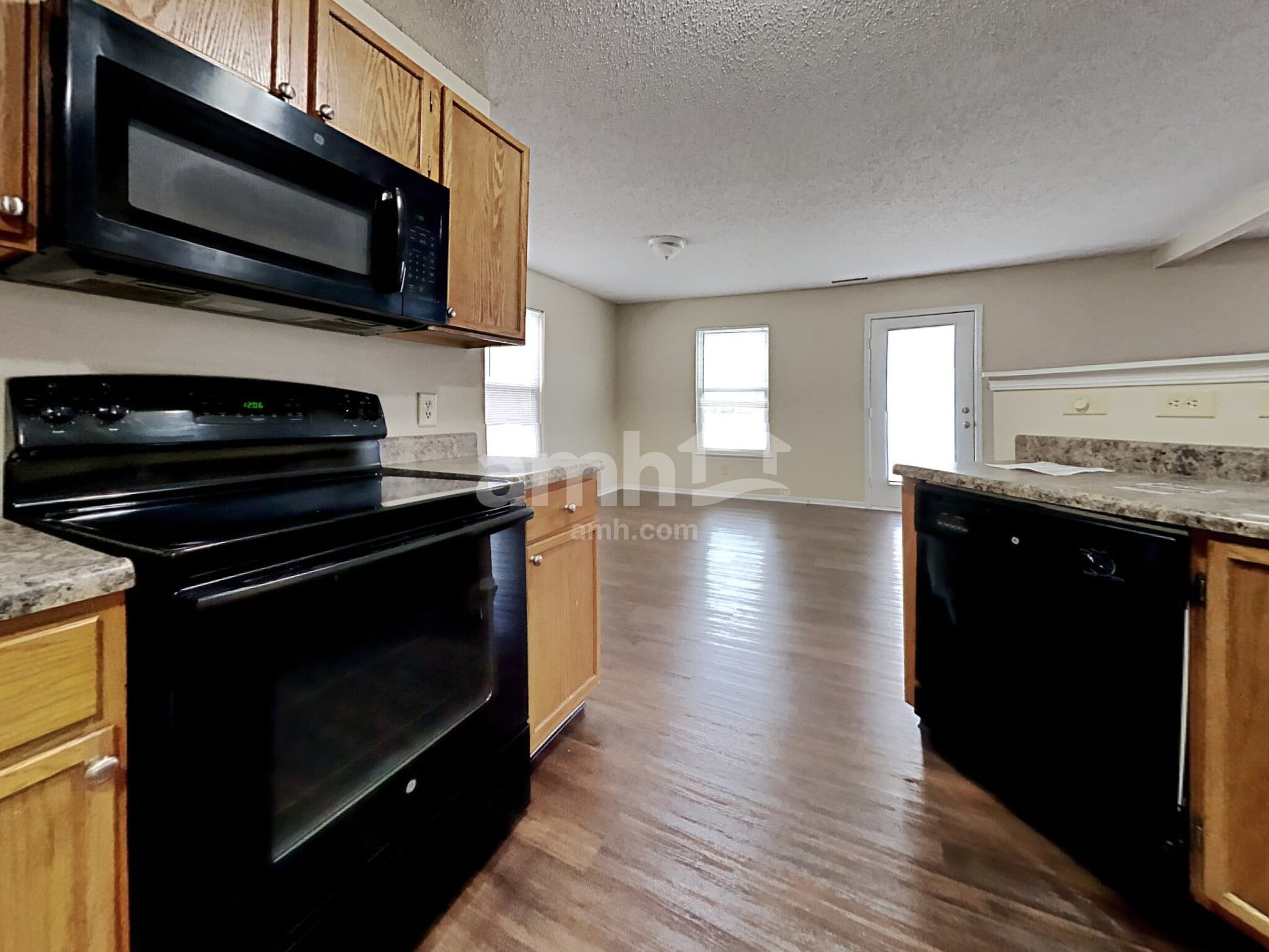 Building Photo - 8450 Ash Grove Dr