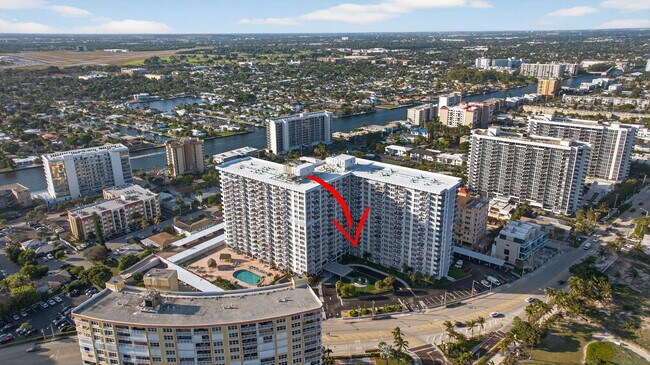 Building Photo - 405 N Ocean Blvd