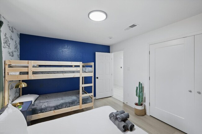 Building Photo - 328 Shawnee Trail